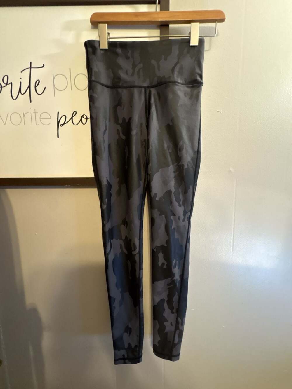 Mono B Active Wear Camo Holographic Foil Highwaist Leggings Army Black Large New